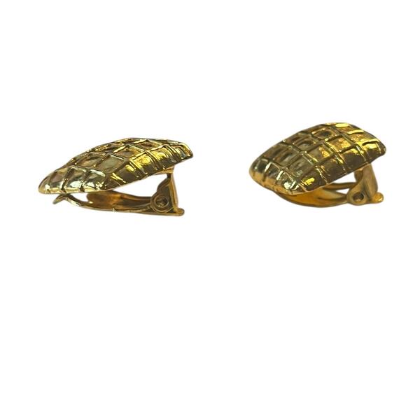Chanel Quilted "Matelassé" 24k Gold Plated Clip-On Earrings Original Box - Picture 10 of 12